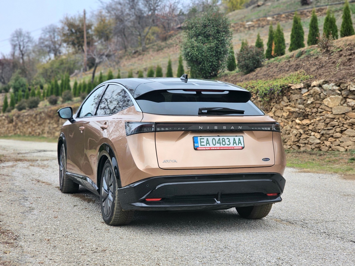 Nissan Ariya се предлага с две батерии с капацитет 63 и 87 кВтч. и съответно мощности от 218 к.с. и 238 к.с. 